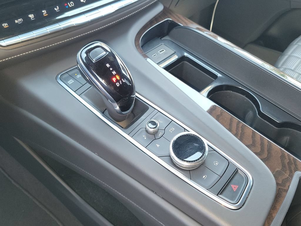Certified 2022 Cadillac Escalade Sport Platinum w/ Heavy-Duty Trailer Package AWD/4WD image 15