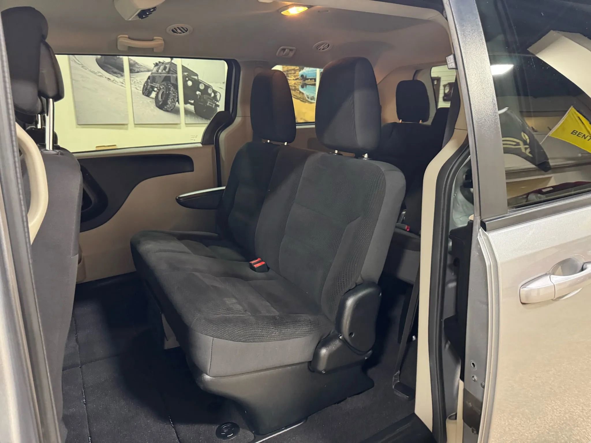 Used 2018 Dodge Grand Caravan SE image 29