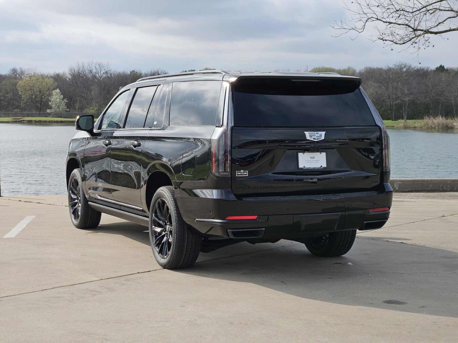New 2026 Cadillac Escalade ESV Sport w/ LPO, ONYX Package image 4