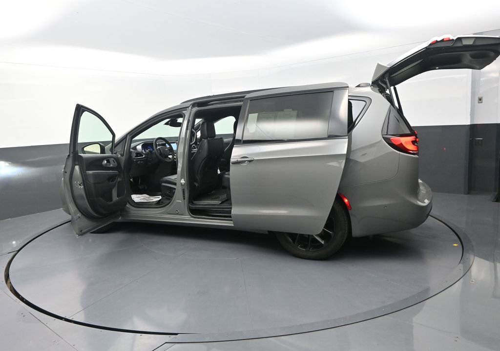 Used 2023 Chrysler Pacifica Touring-L w/ S Appearance Package FWD image 36
