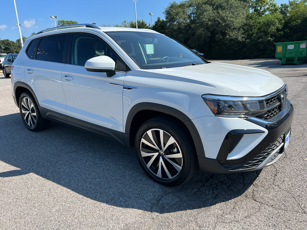 Used 2022 Volkswagen Taos SE w/ Panoramic Sunroof Package