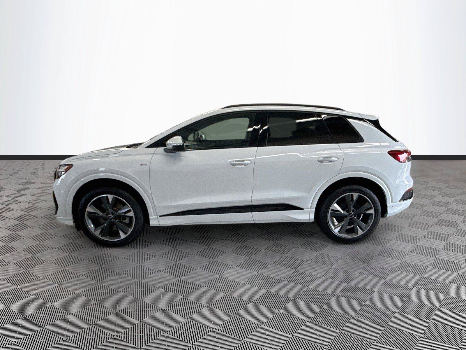 Used 2023 Audi Q4 e-tron Premium Plus w/ Premium Plus AWD/4WD image 4
