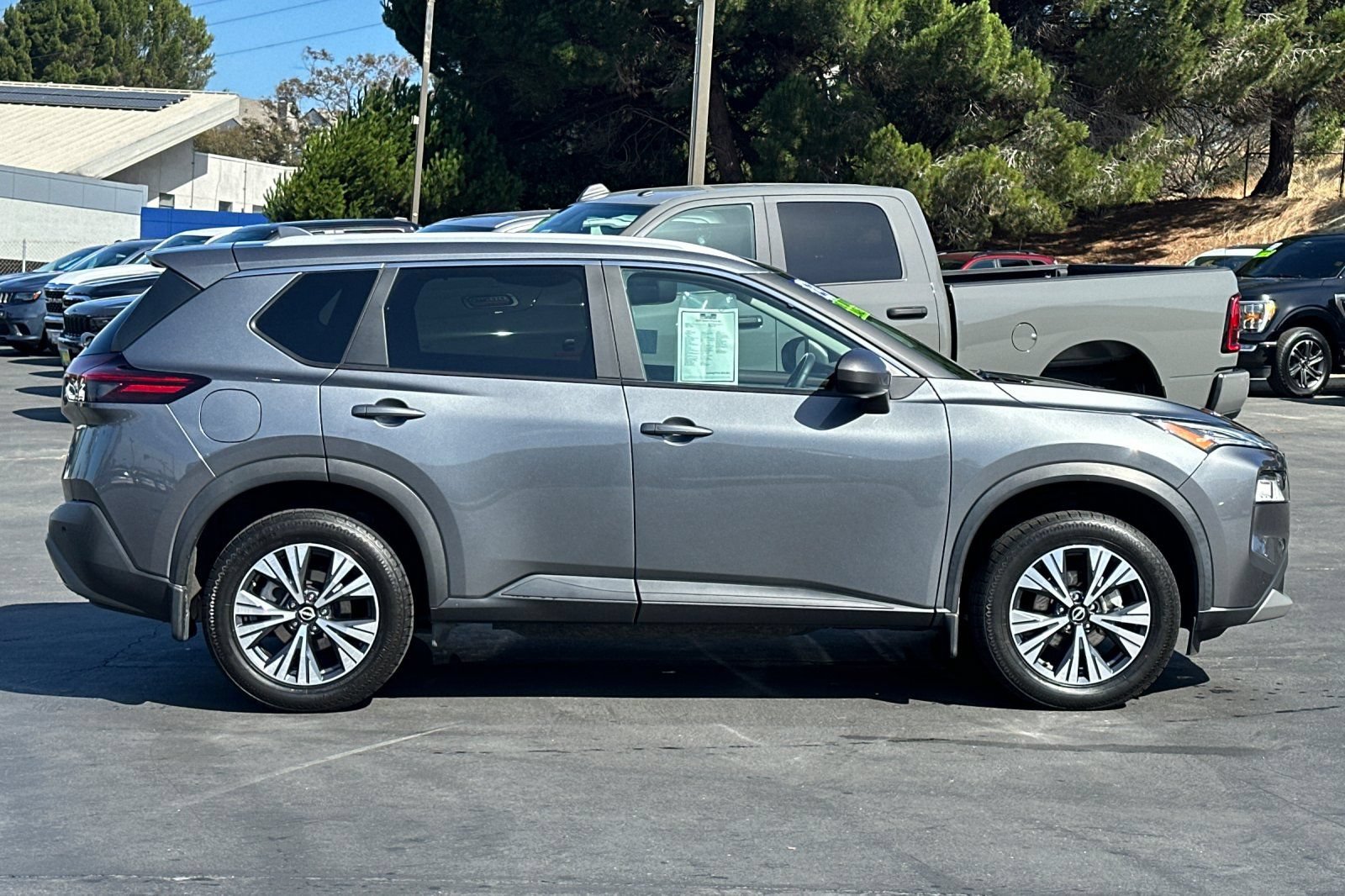 Used 2023 Nissan Rogue SV w/ SV Premium B Package FWD image 3