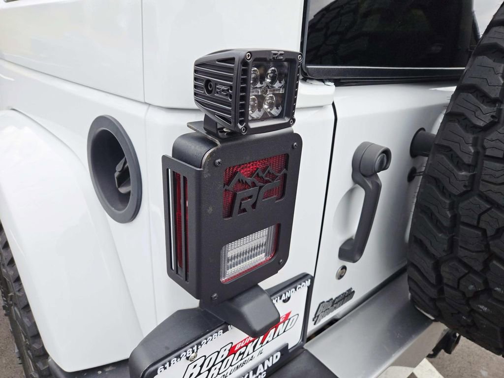 Used 2017 Jeep Wrangler Unlimited Sahara w/ Max Tow Package image 15