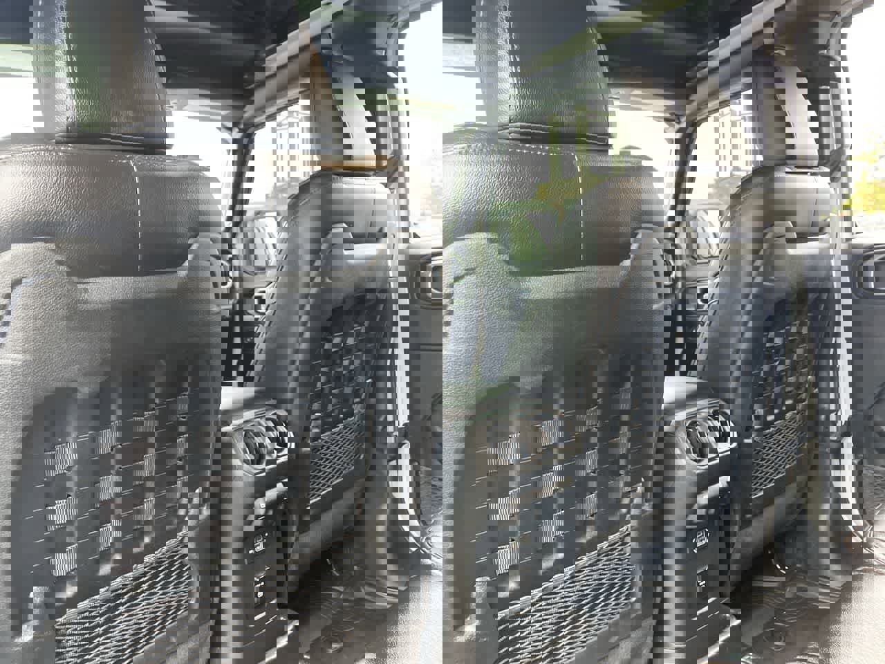 Used 2021 Jeep Wrangler Unlimited Rubicon w/ Trailer Tow Package image 19