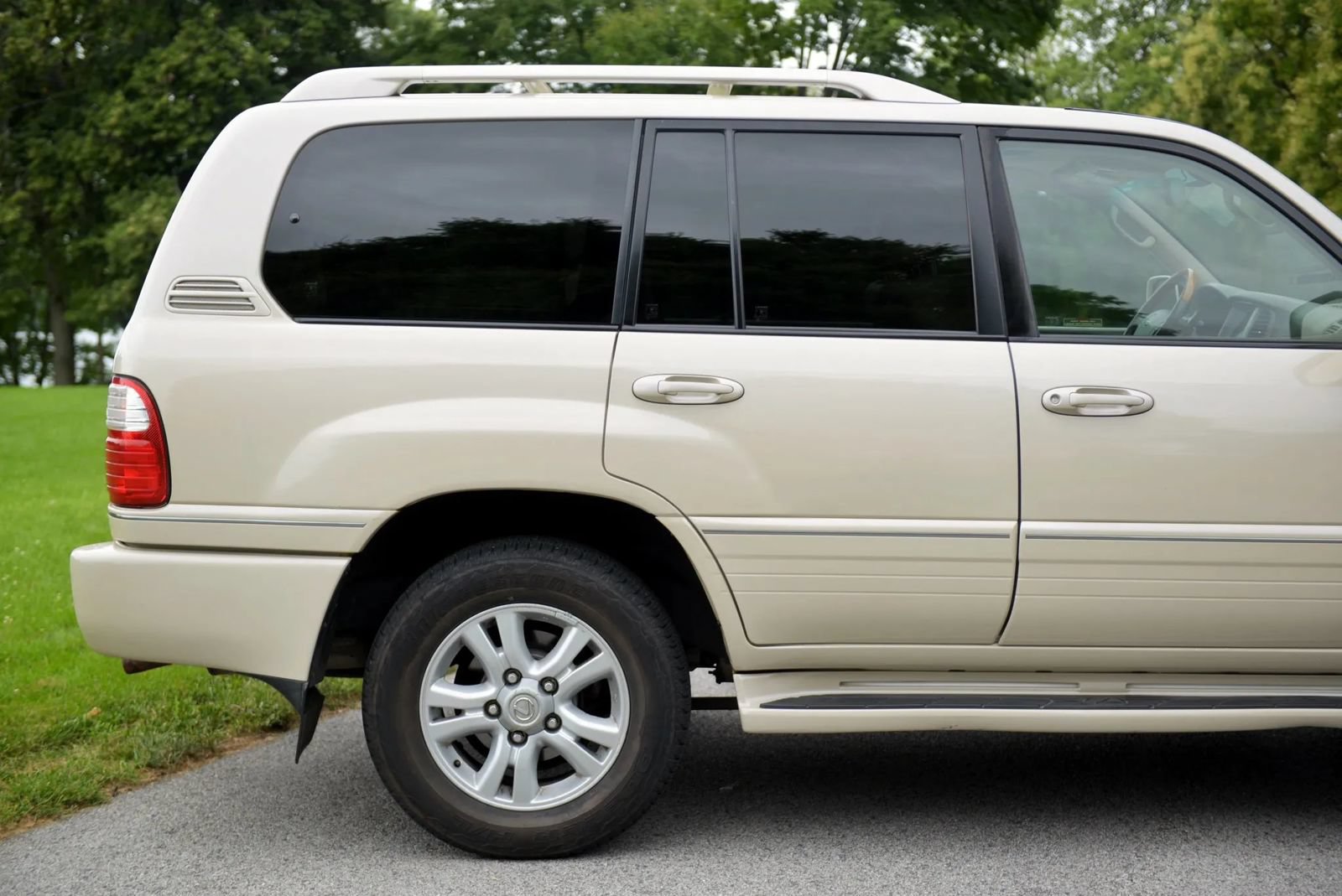 Used 2005 Lexus LX 470 4WD image 28