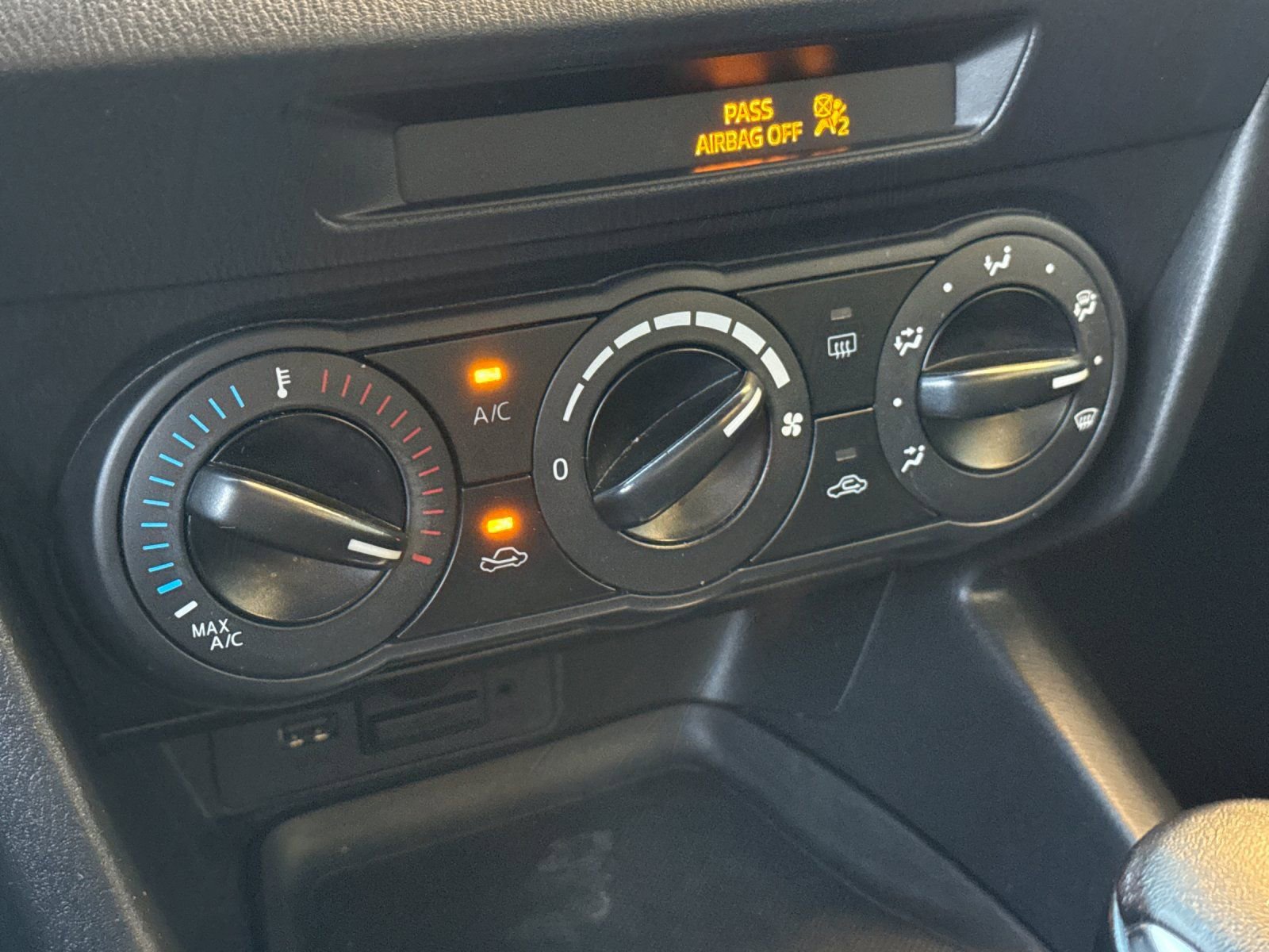 Used 2015 MAZDA MAZDA3 i Sport image 19