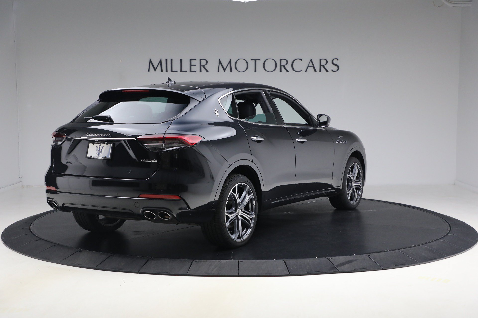 Certified 2023 Maserati Levante GT AWD/4WD image 9