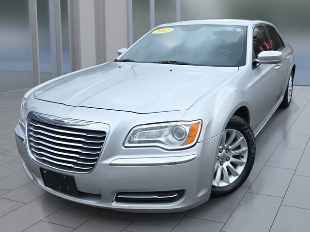 Used 2012 Chrysler 300 RWD image 1