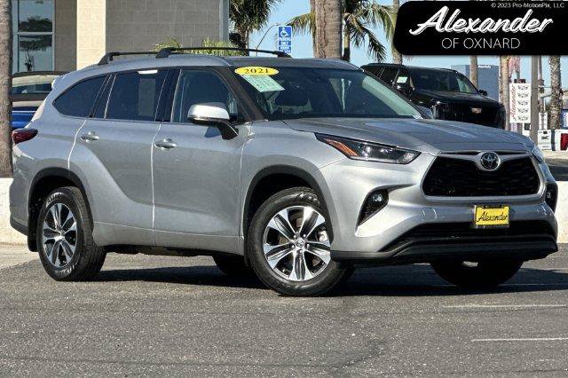Used 2021 Toyota Highlander XLE FWD image 1