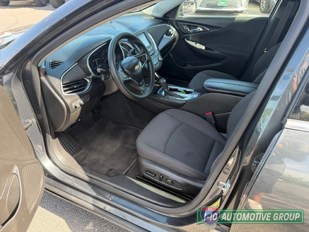 Used 2018 Chevrolet Malibu LT FWD image 13
