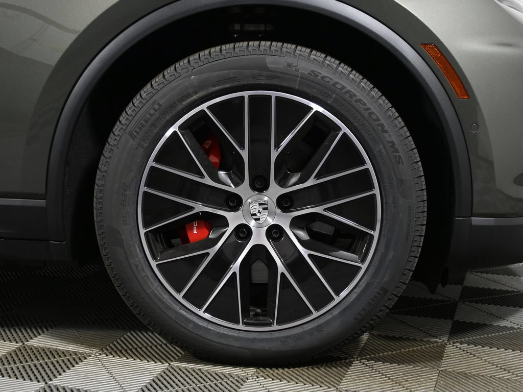 Used 2025 Porsche Macan 4S Electric AWD/4WD image 12