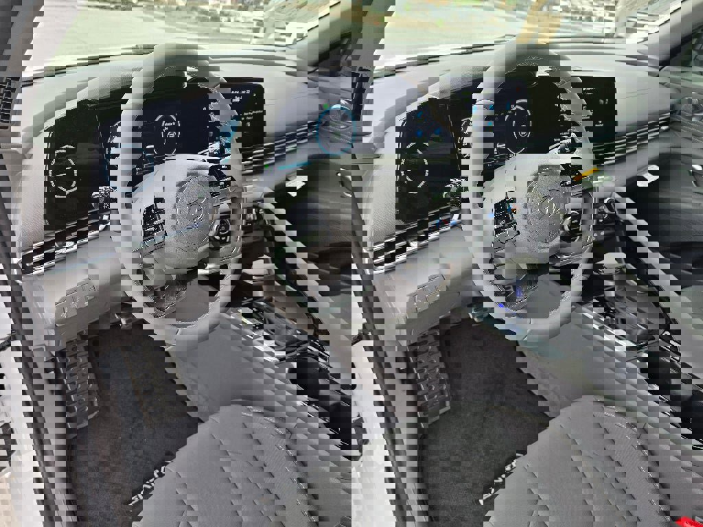 New 2025 Hyundai Elantra SEL image 13