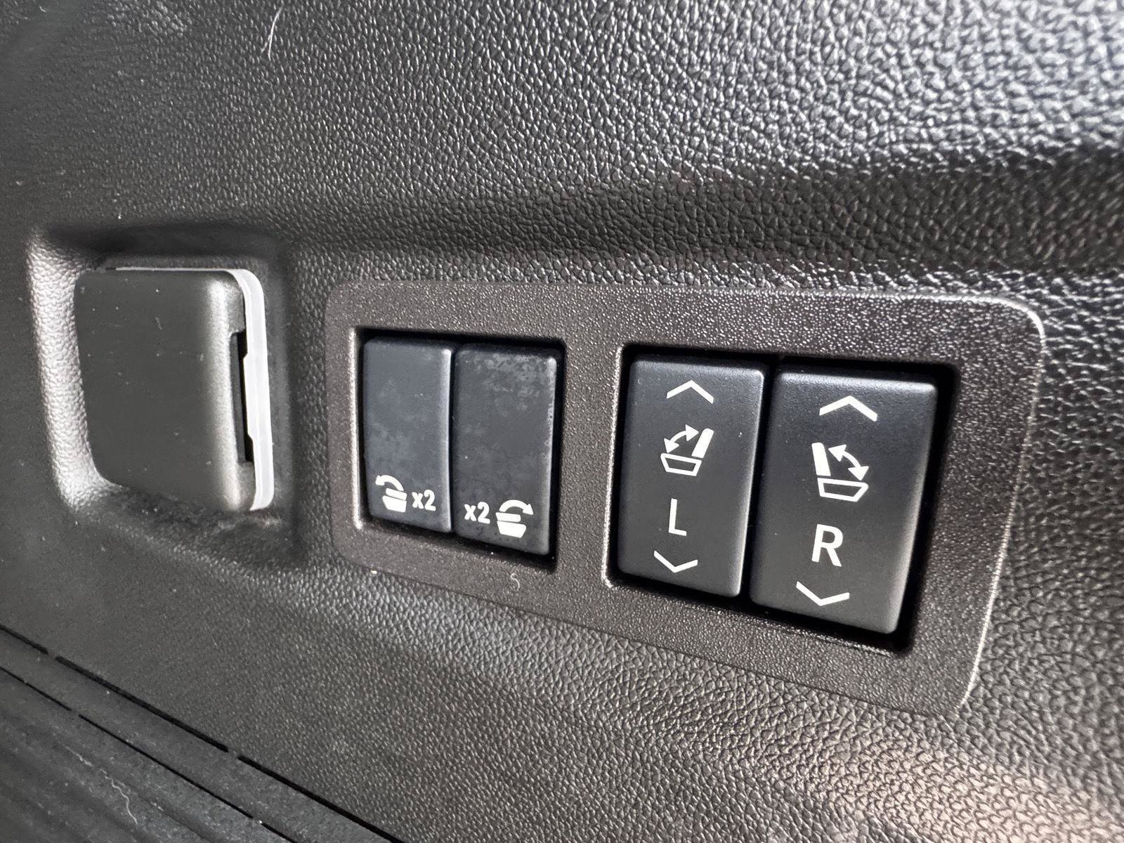 Used 2024 Chevrolet Tahoe LT w/ LT Signature Package AWD/4WD image 13