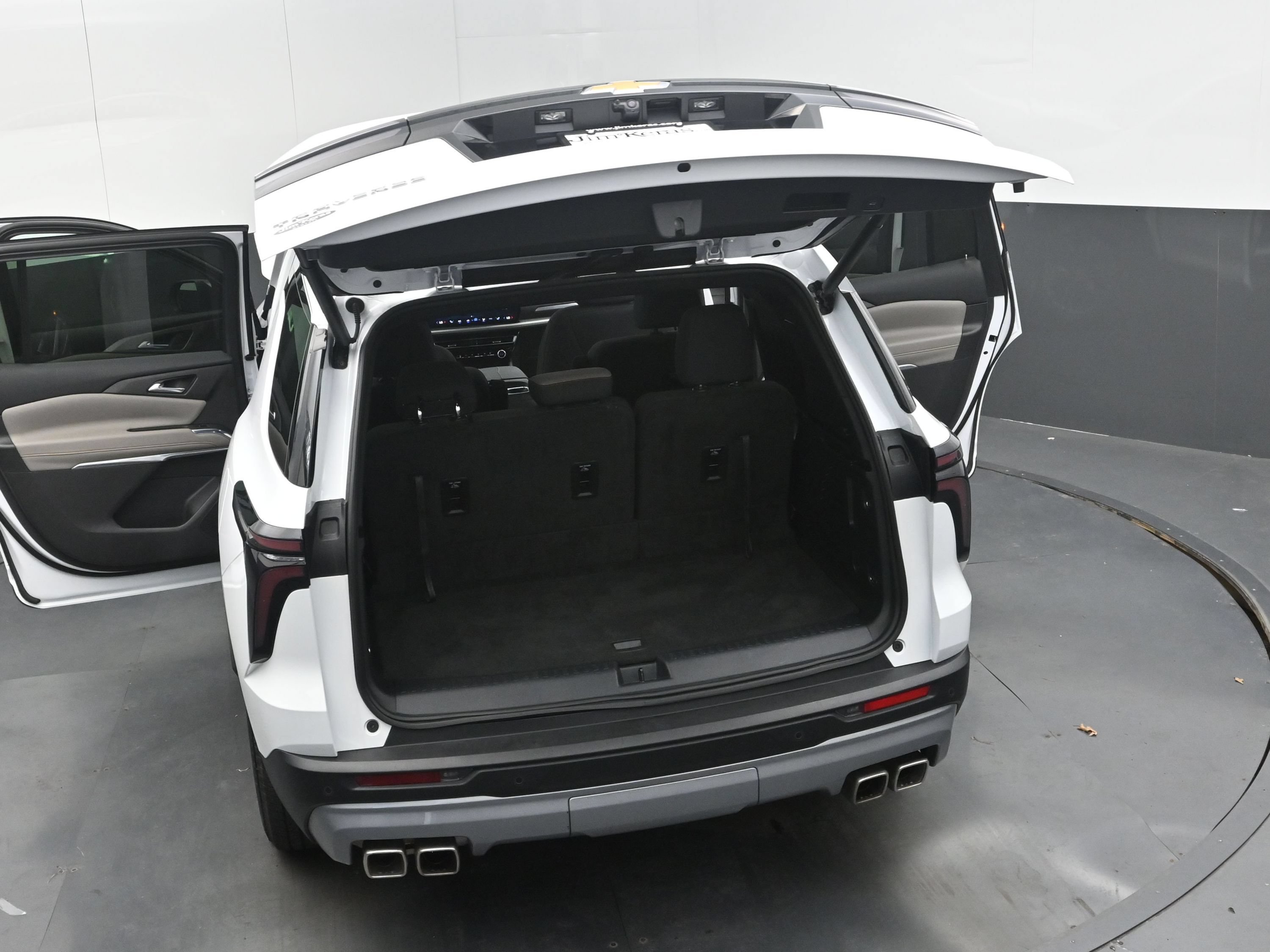 Used 2026 Chevrolet Traverse LT w/ Driver Confidence Package FWD image 44