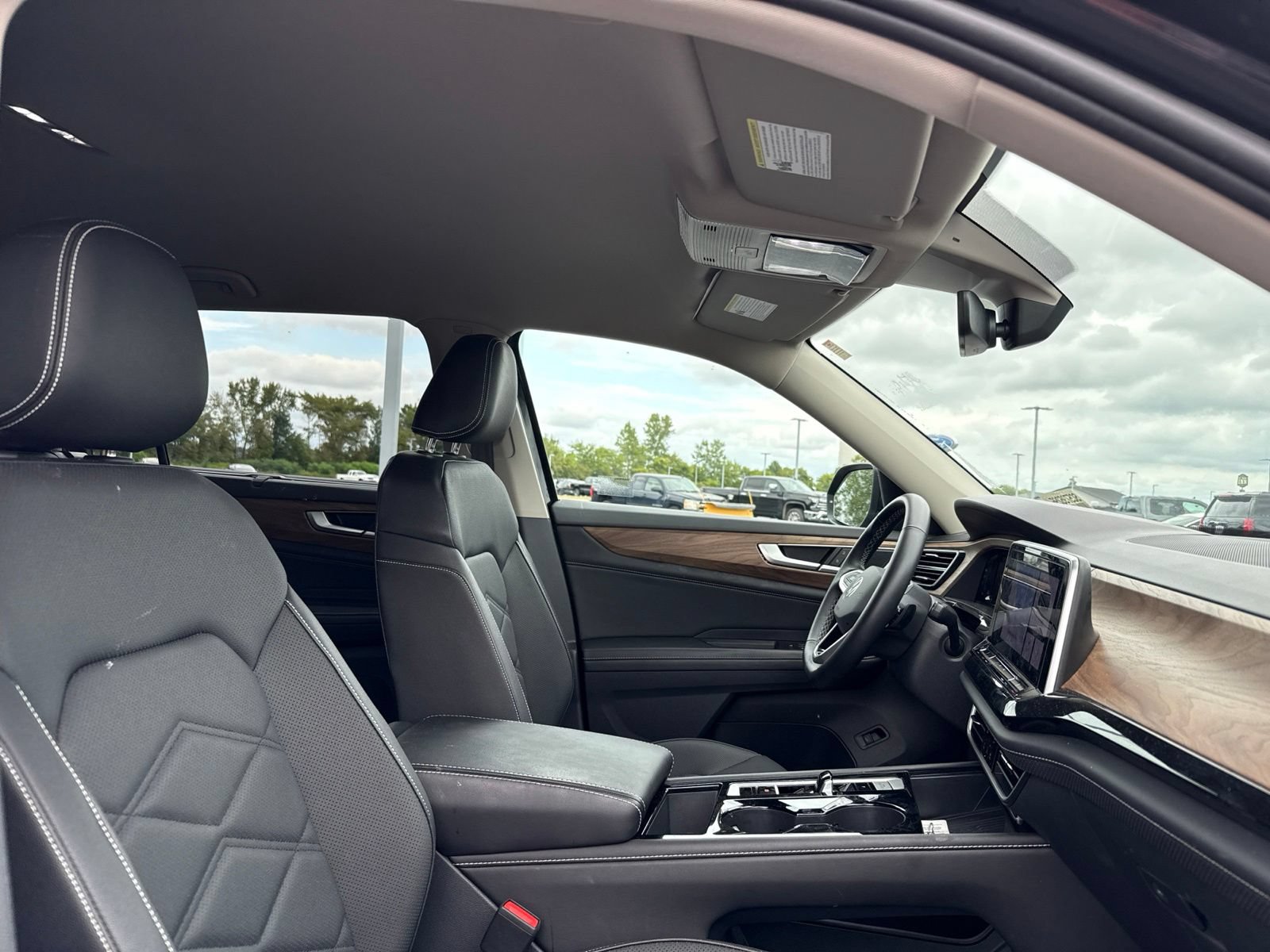 Used 2025 Volkswagen Atlas SE FWD image 7