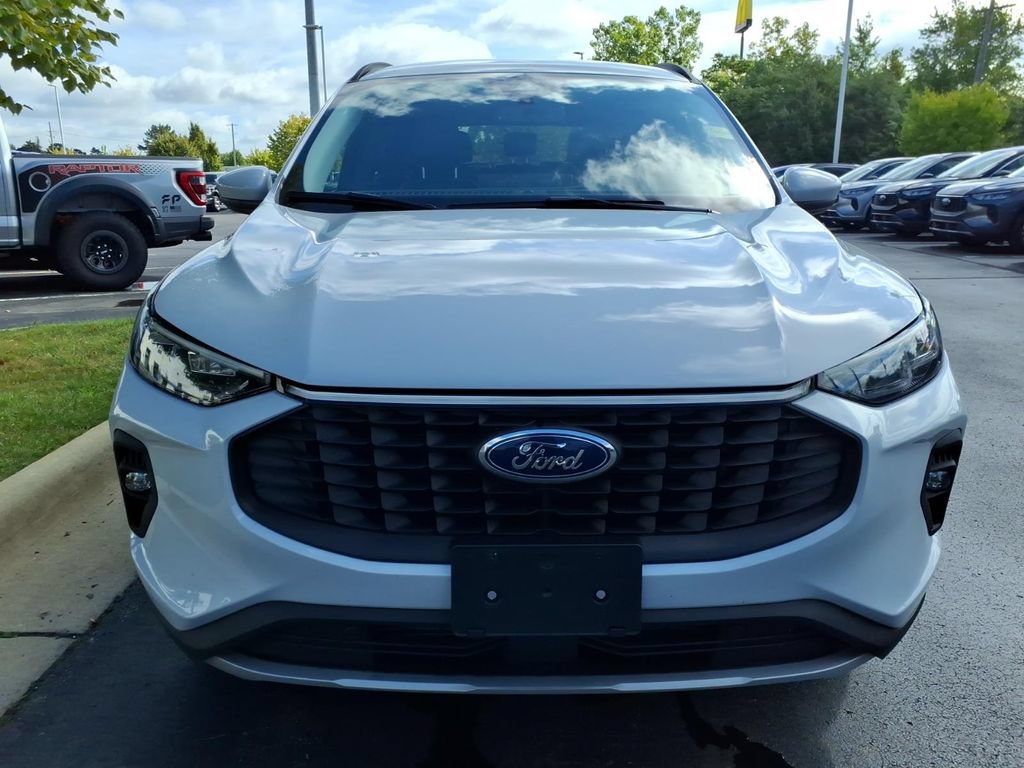 Used 2025 Ford Escape Platinum AWD/4WD image 2