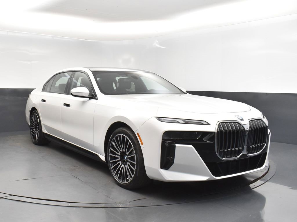 New 2026 BMW 750e xDrive image 9