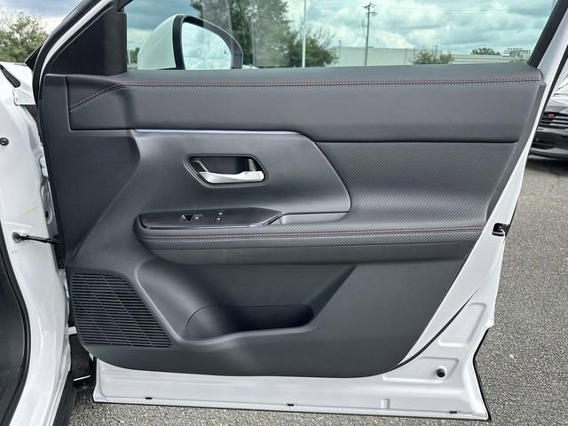New 2025 Nissan Kicks SR FWD image 8