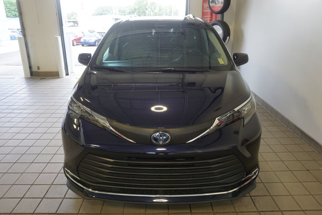 Used 2024 Toyota Sienna XLE w/ XLE Plus Package AWD/4WD image 16