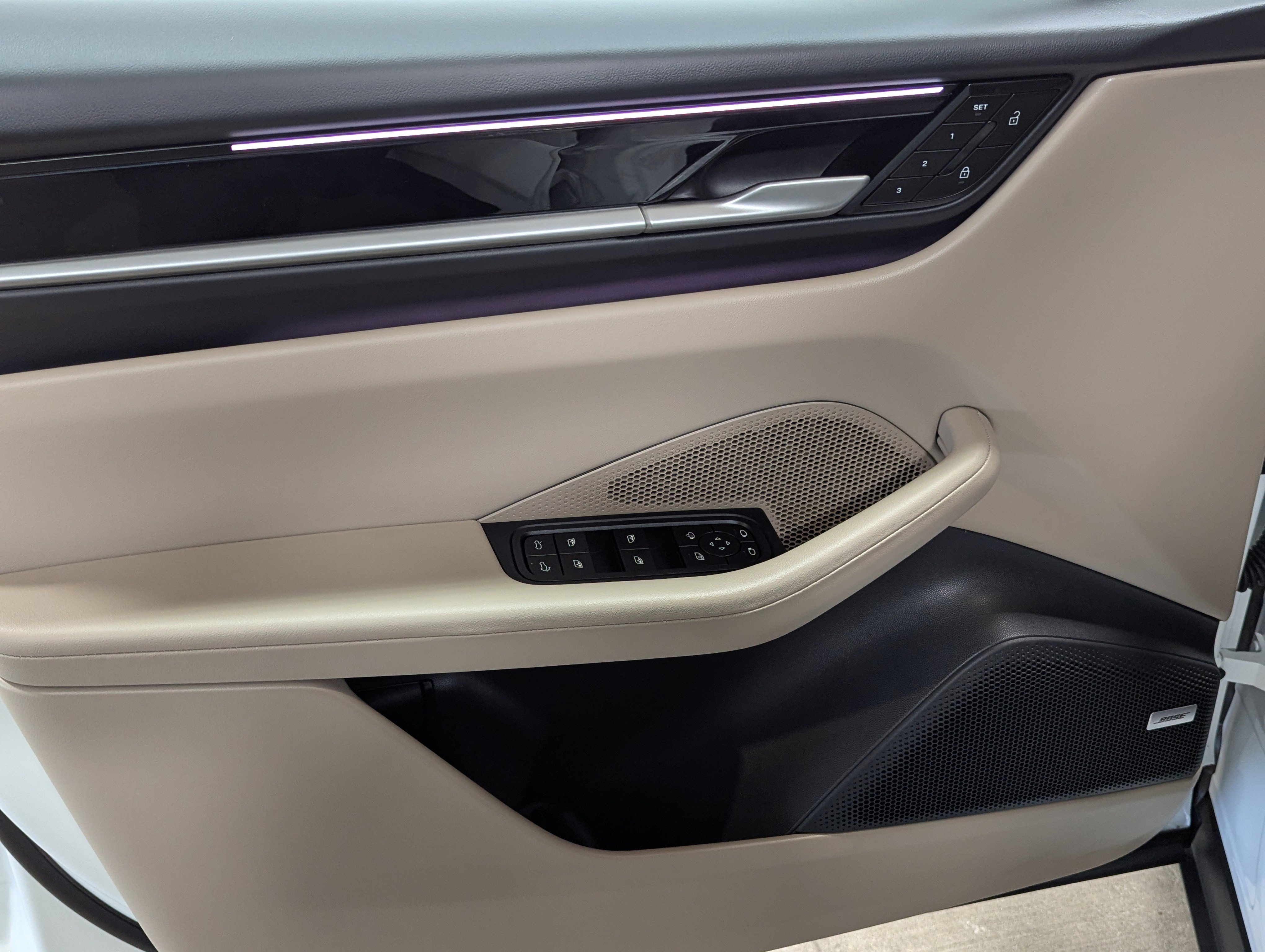 Certified 2025 Porsche Macan 4 Electric image 24