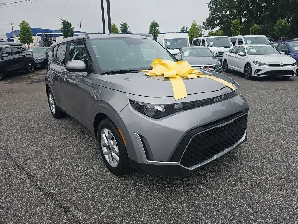 Used 2025 Kia Soul LX w/ LX Technology Package FWD image 7