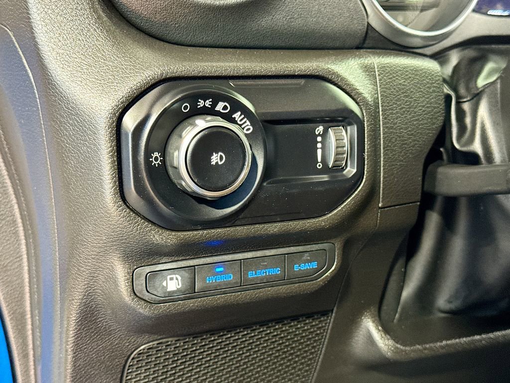 Used 2023 Jeep Wrangler Unlimited Sahara AWD/4WD image 25