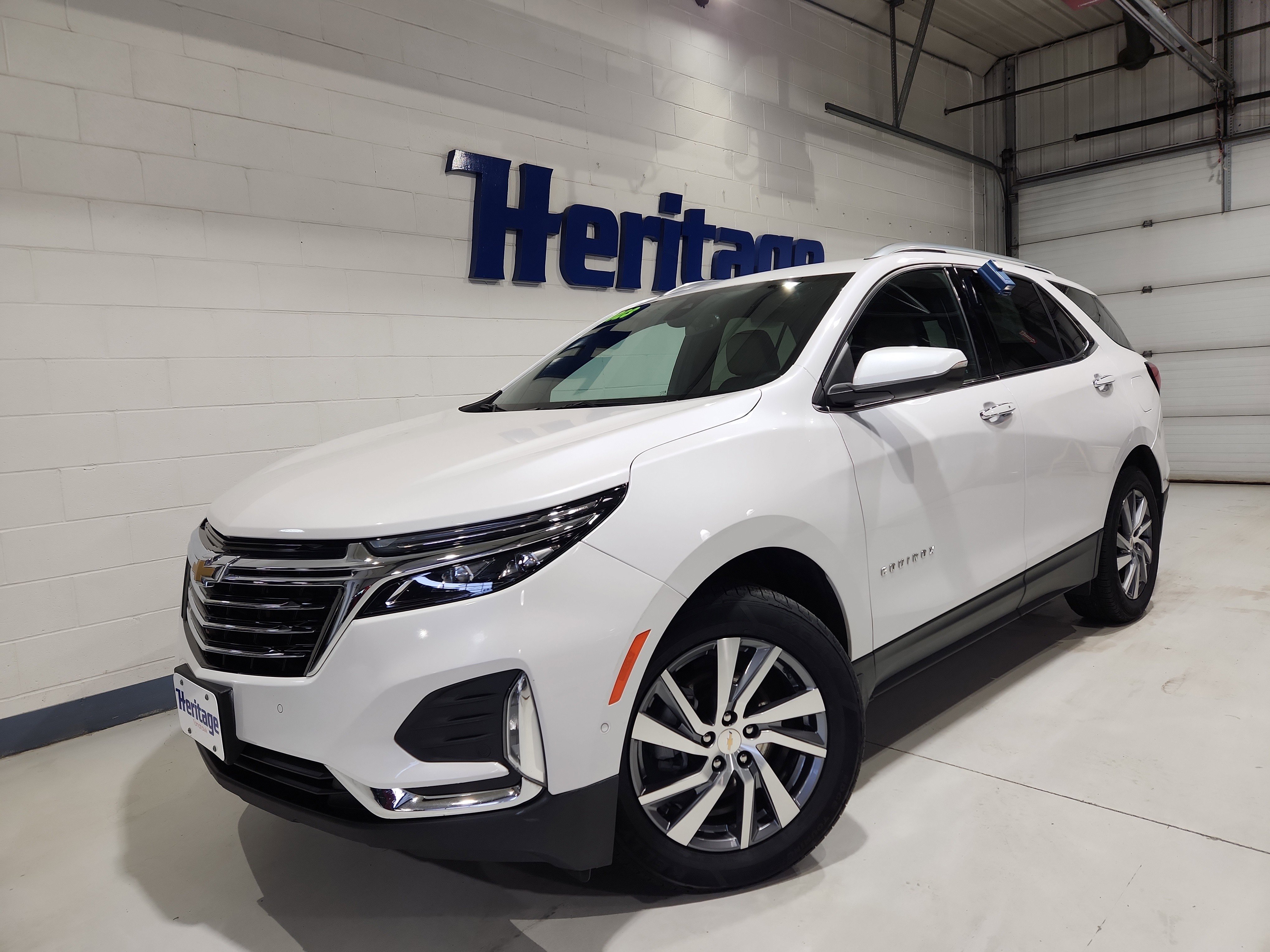 Used 2023 Chevrolet Equinox Premier image 1