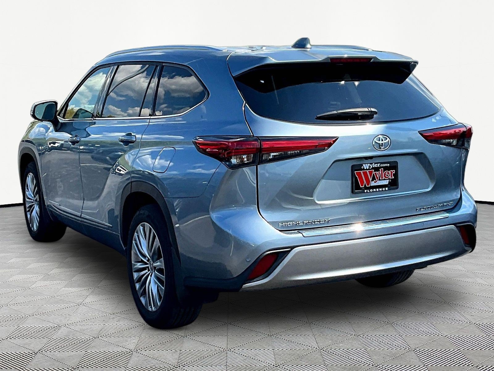 Used 2023 Toyota Highlander Platinum AWD/4WD image 4
