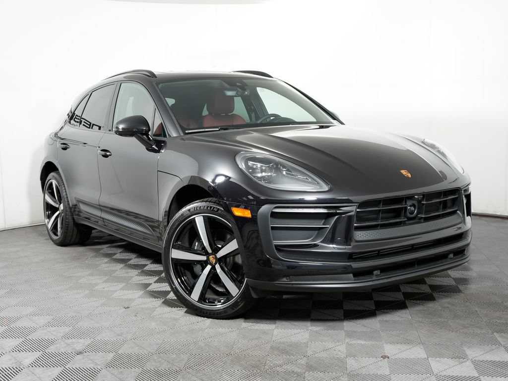 Certified 2026 Porsche Macan AWD/4WD image 9