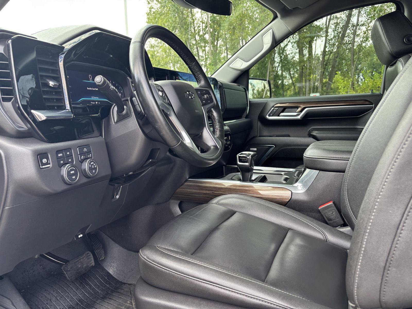 Used 2024 Chevrolet Silverado 1500 LT Trail Boss w/ Convenience Package II AWD/4WD image 13