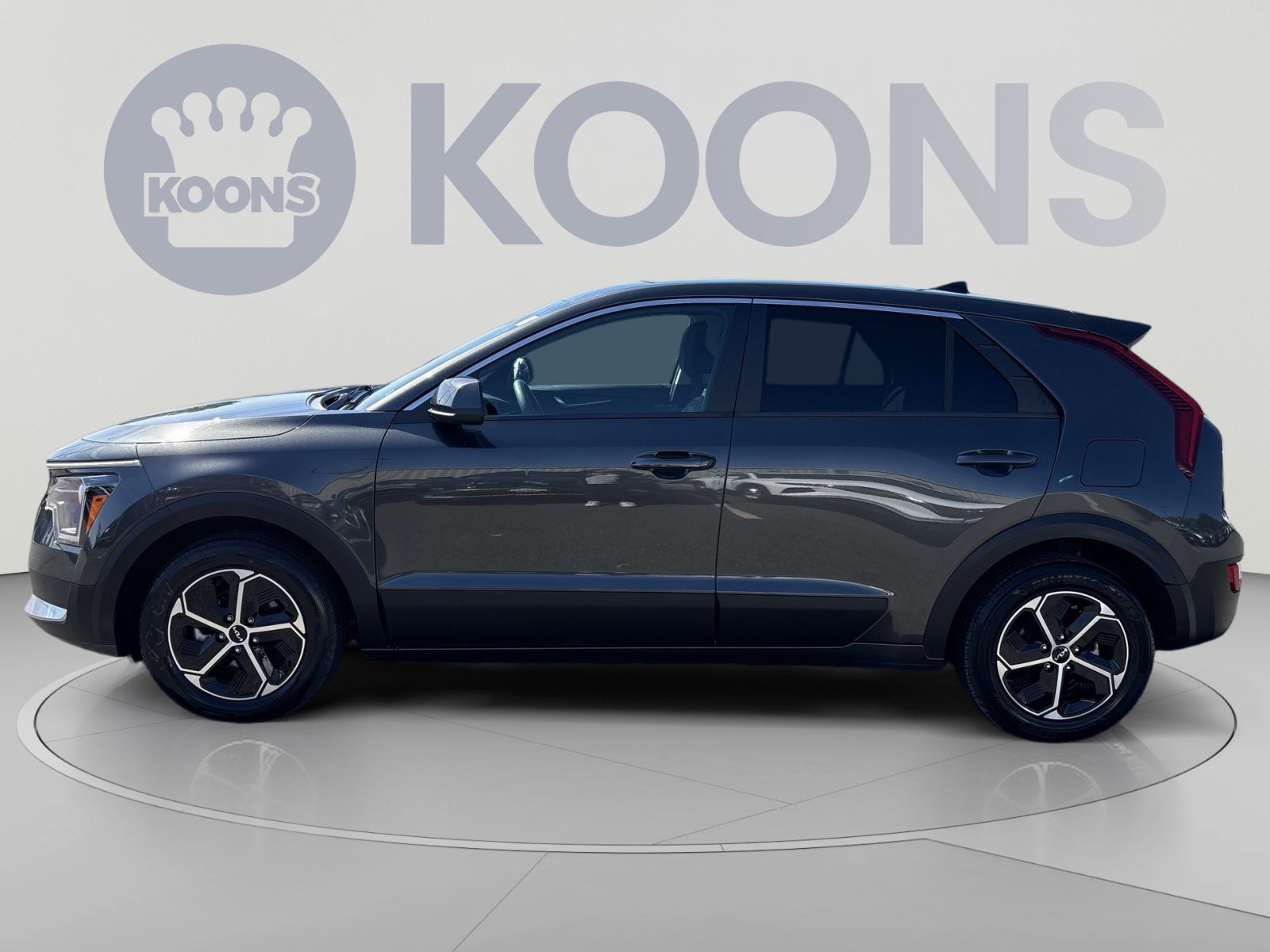 Used 2025 Kia Niro LX FWD image 2