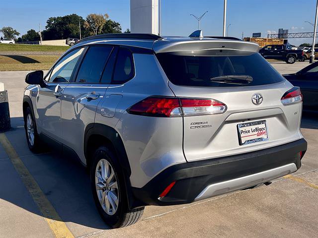 Used 2023 Toyota Corolla Cross LE FWD image 6