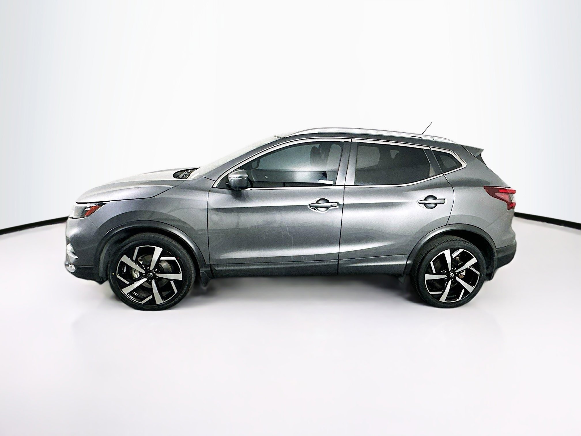 Used 2022 Nissan Rogue Sport SL w/ Premium Package image 4