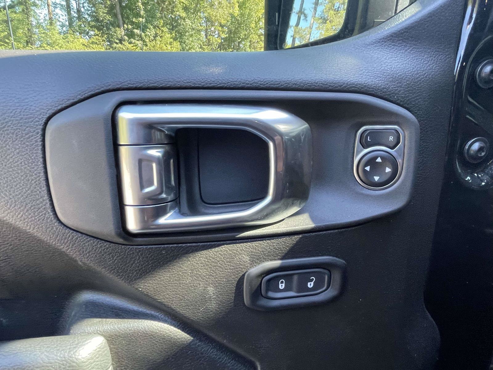 Used 2025 Jeep Wrangler Unlimited Sport AWD/4WD image 18