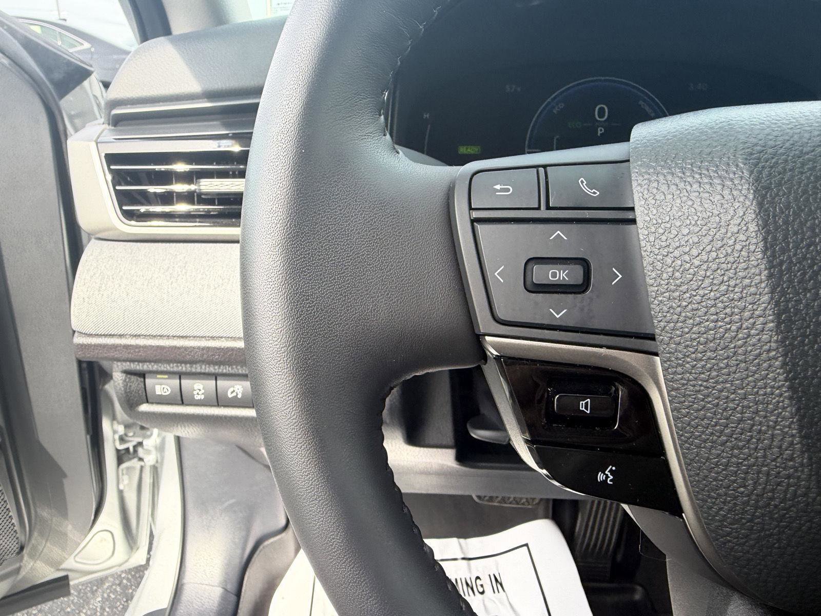 Used 2025 Toyota Camry LE w/ Convenience Package image 21