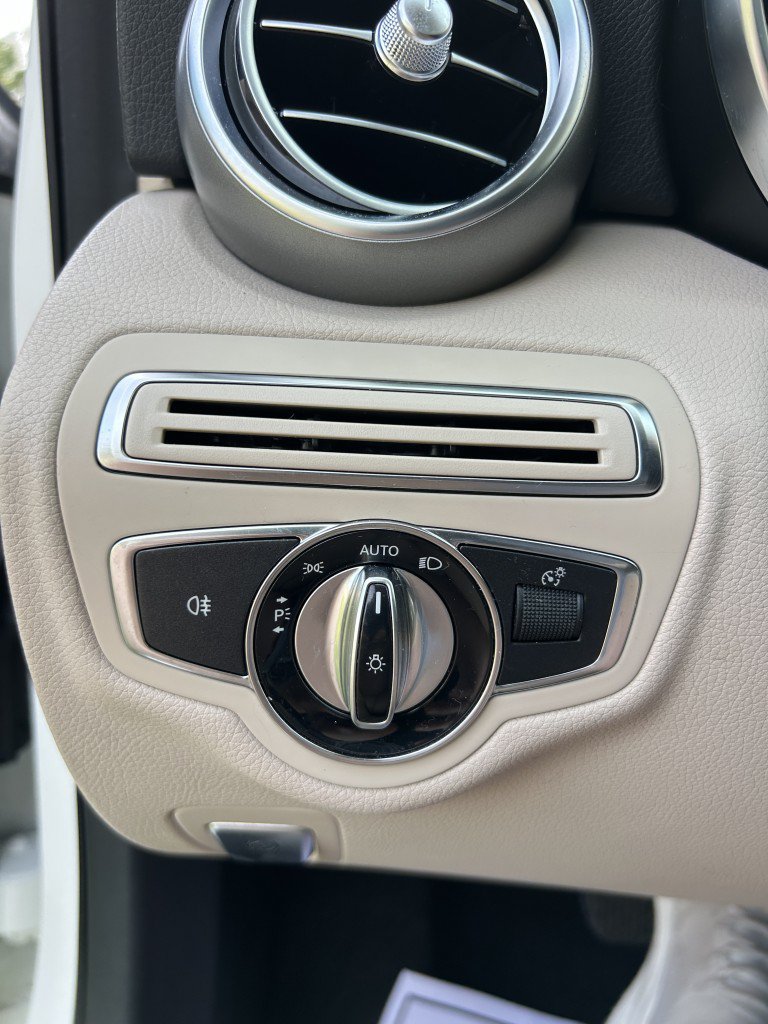 Used 2015 Mercedes-Benz C 300 4MATIC Sedan image 23