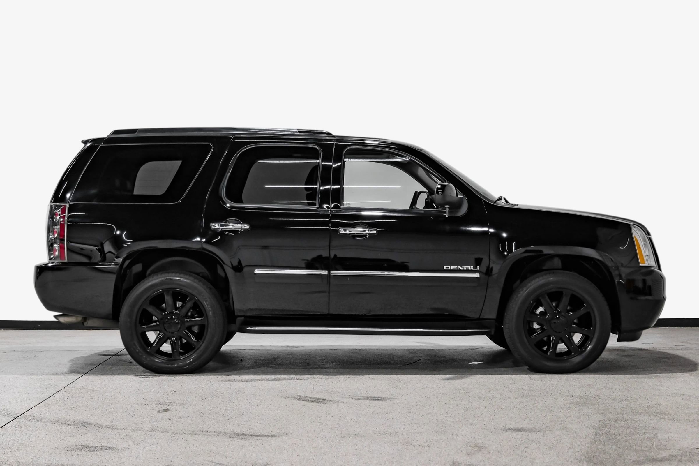 Used 2013 GMC Yukon Denali AWD/4WD image 5