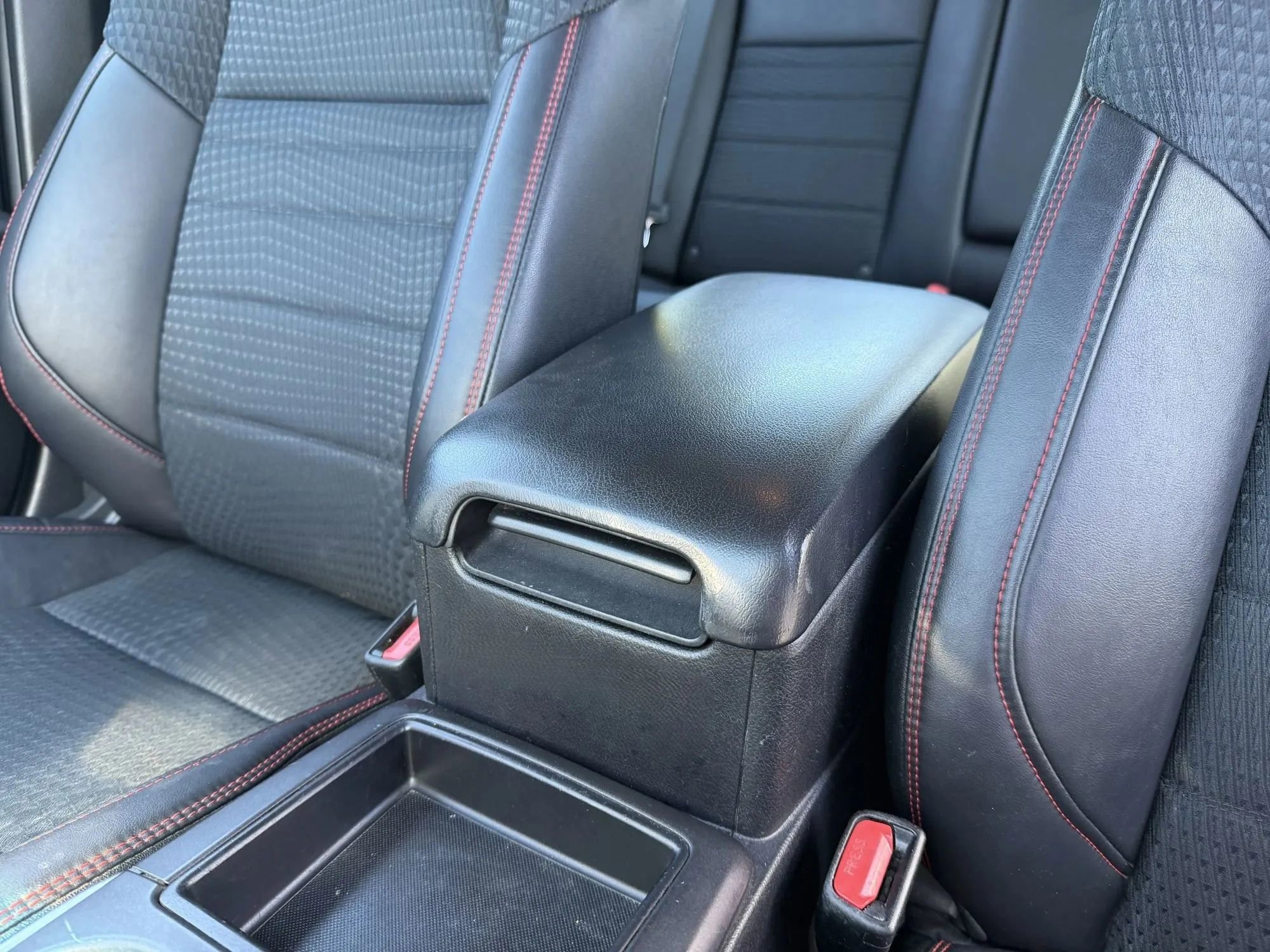 Used 2015 Toyota Camry SE FWD image 29