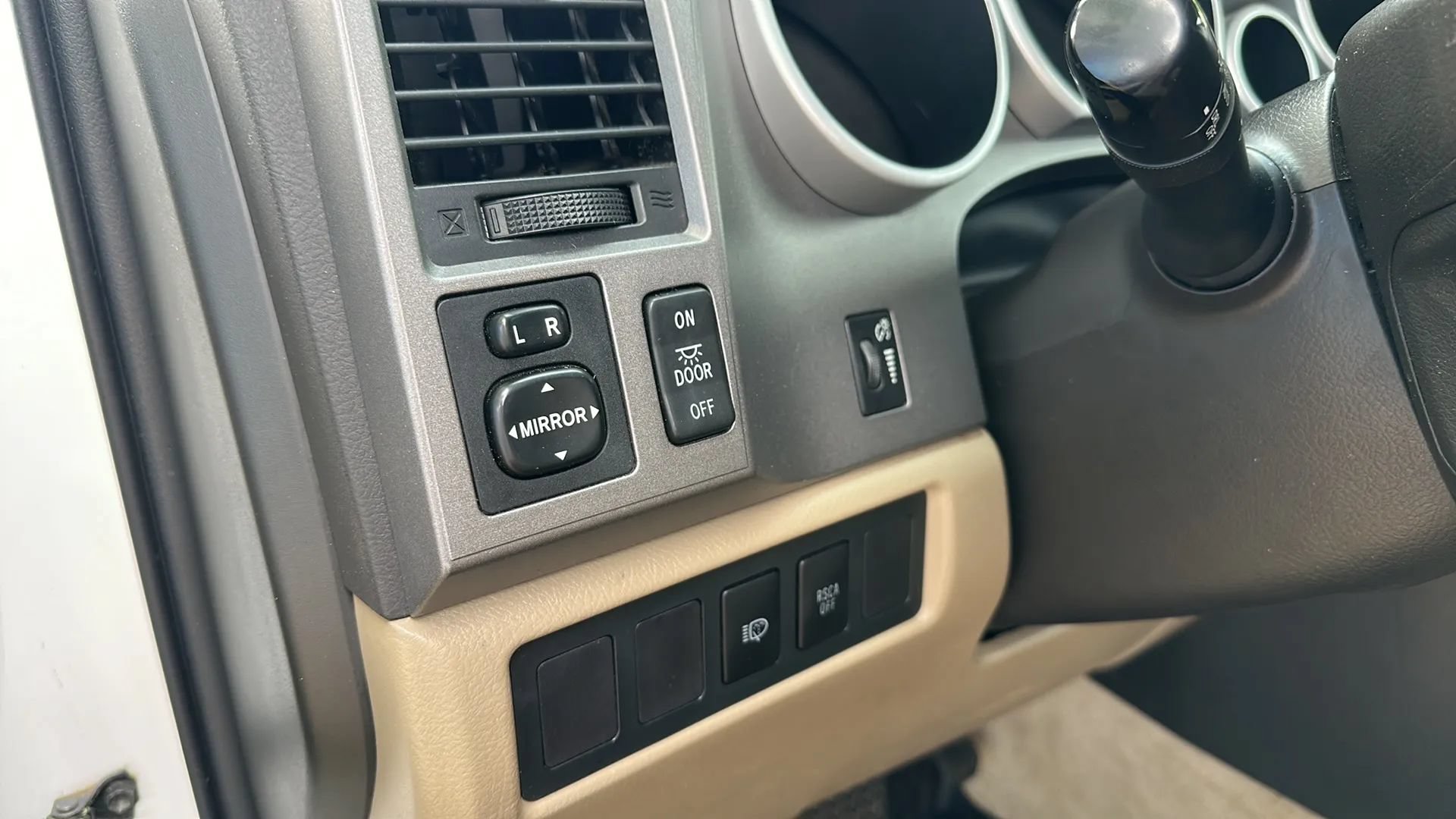 Used 2011 Toyota Sequoia SR5 AWD/4WD image 32