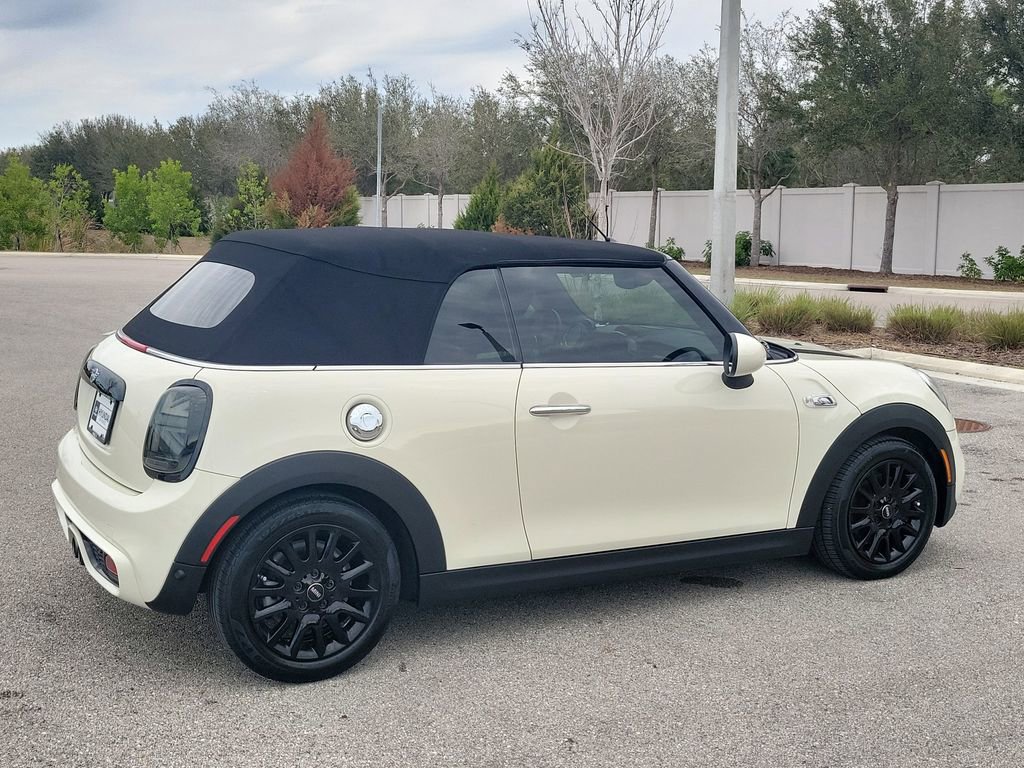 Used 2019 MINI Cooper S w/ Signature Upholstery Package image 4