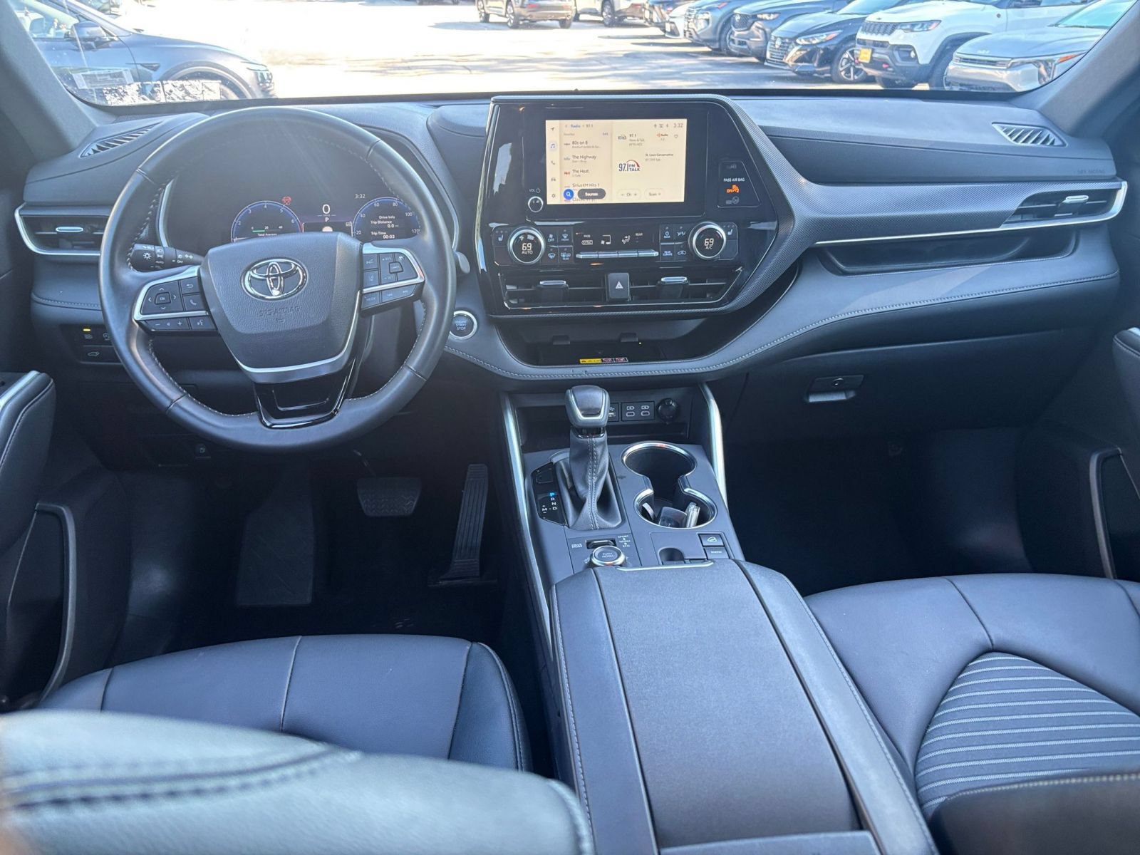 Used 2025 Toyota Highlander XSE AWD/4WD image 36