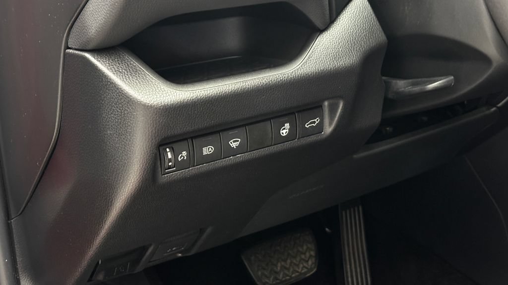 Used 2021 Toyota RAV4 XLE Premium AWD/4WD image 18