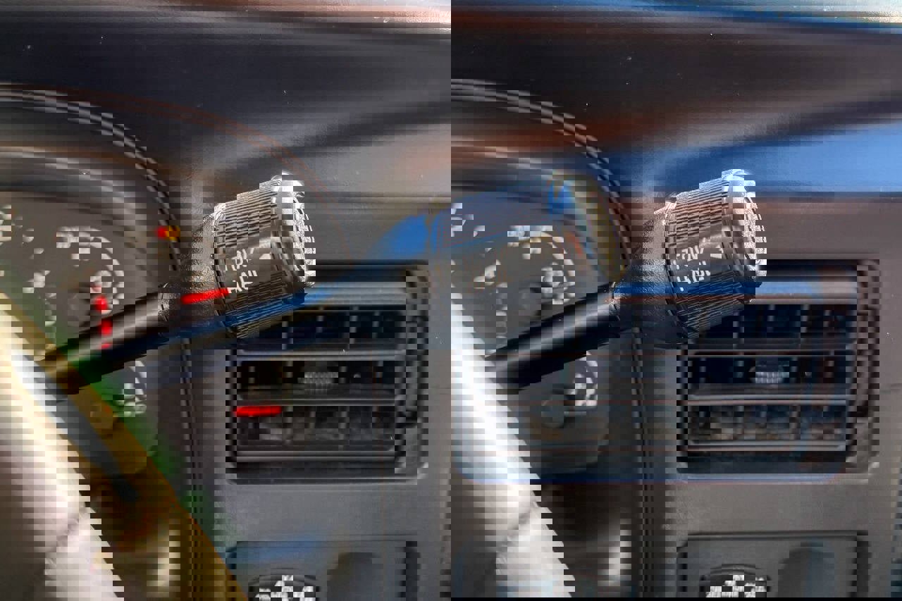 Used 2005 Ford Excursion XLT image 24