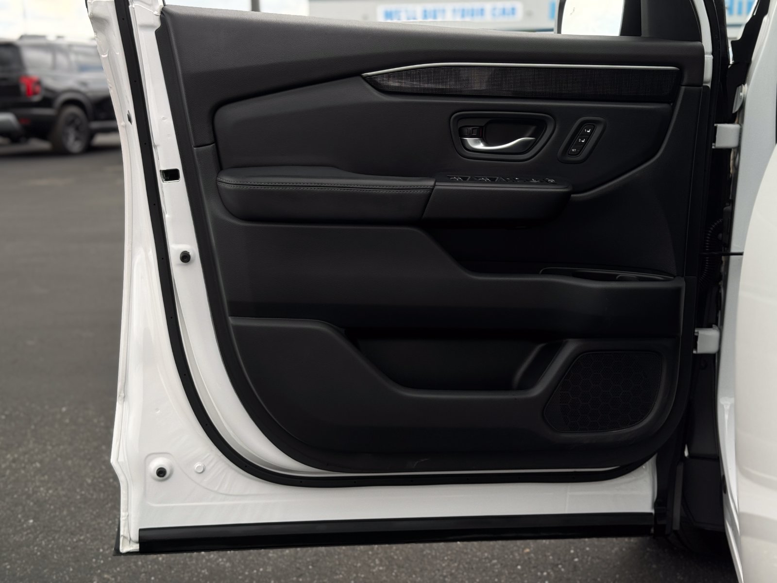 Used 2025 Honda Pilot Elite image 14