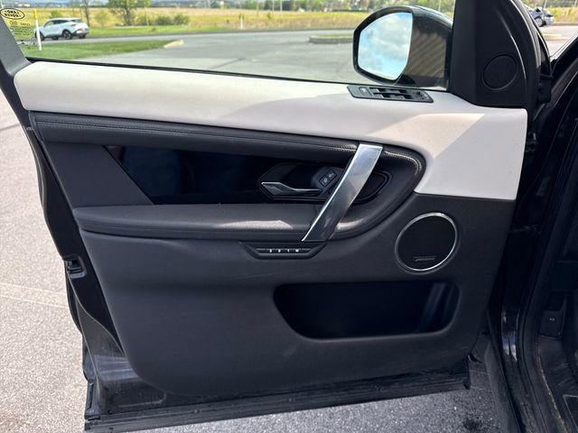 Used 2020 Land Rover Discovery Sport SE image 25