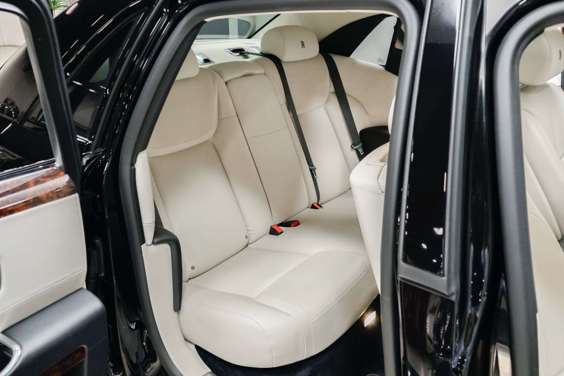 Used 2015 Rolls-Royce Ghost image 38