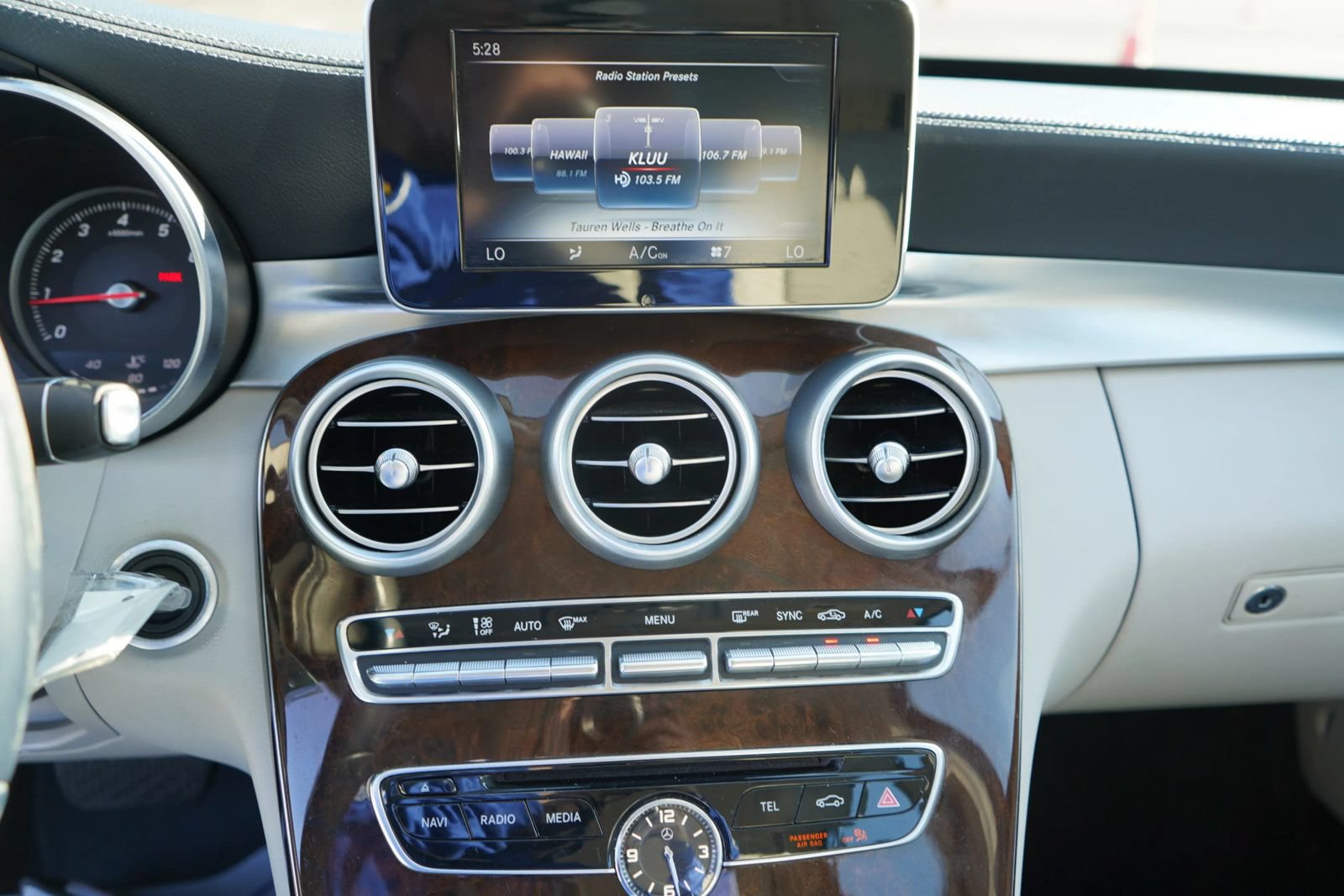 Used 2015 Mercedes-Benz C 300 Sedan image 8