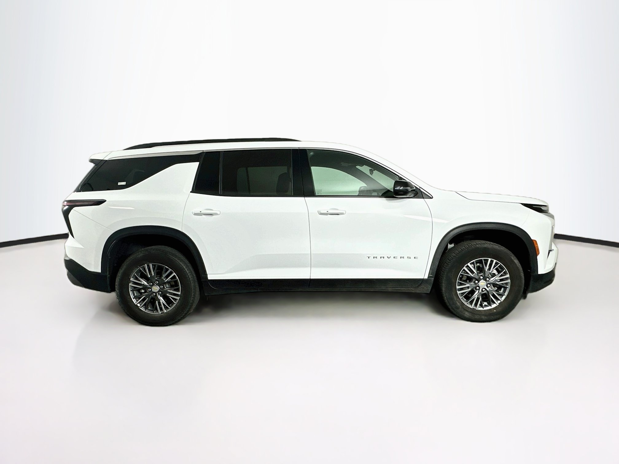 Used 2025 Chevrolet Traverse LT FWD image 10