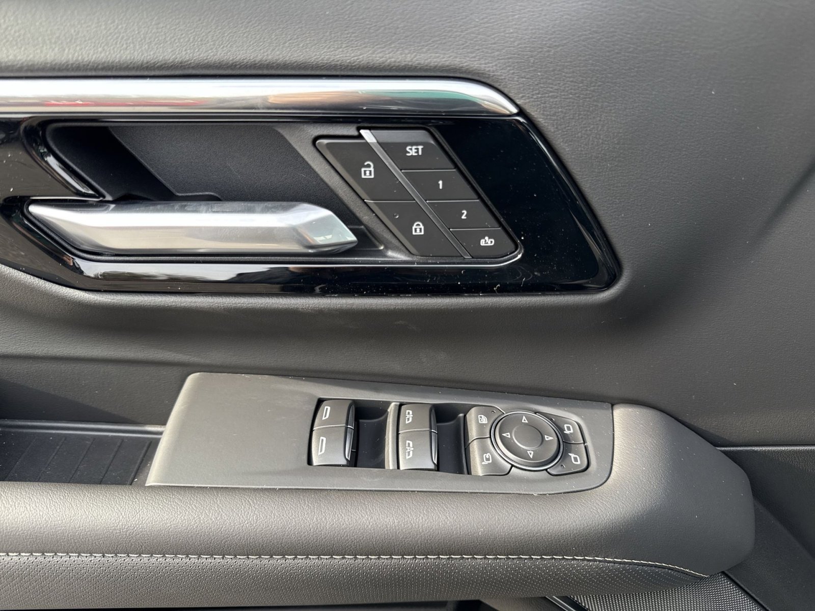 New 2026 Chevrolet Suburban Premier image 15